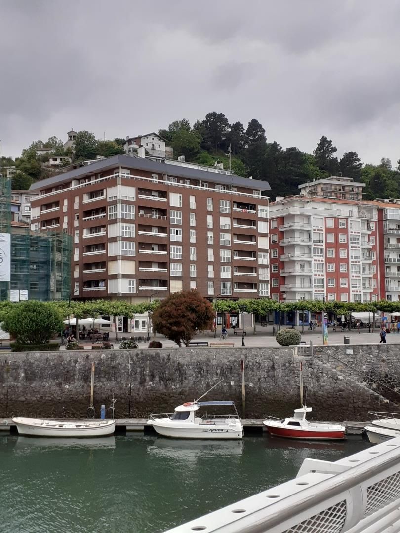 Vista exterior de Pis en venda en Ondarroa amb Calefacció, Parquet i Moblat