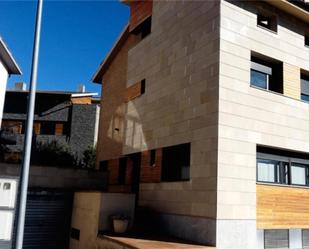 Vista exterior de Casa adosada en venda en La Pobla de Segur amb Terrassa i Piscina