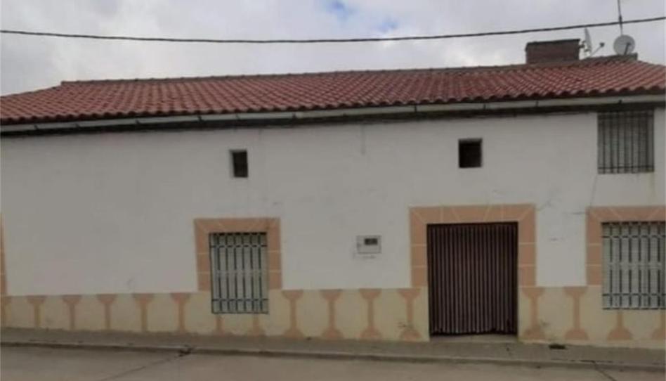 Casa adosada en venda a Calle la Virgen, Muñopedro, Segovia - imatge 1 Foto 1 de Casa adosada en venda a Calle la Virgen, Muñopedro, Segovia