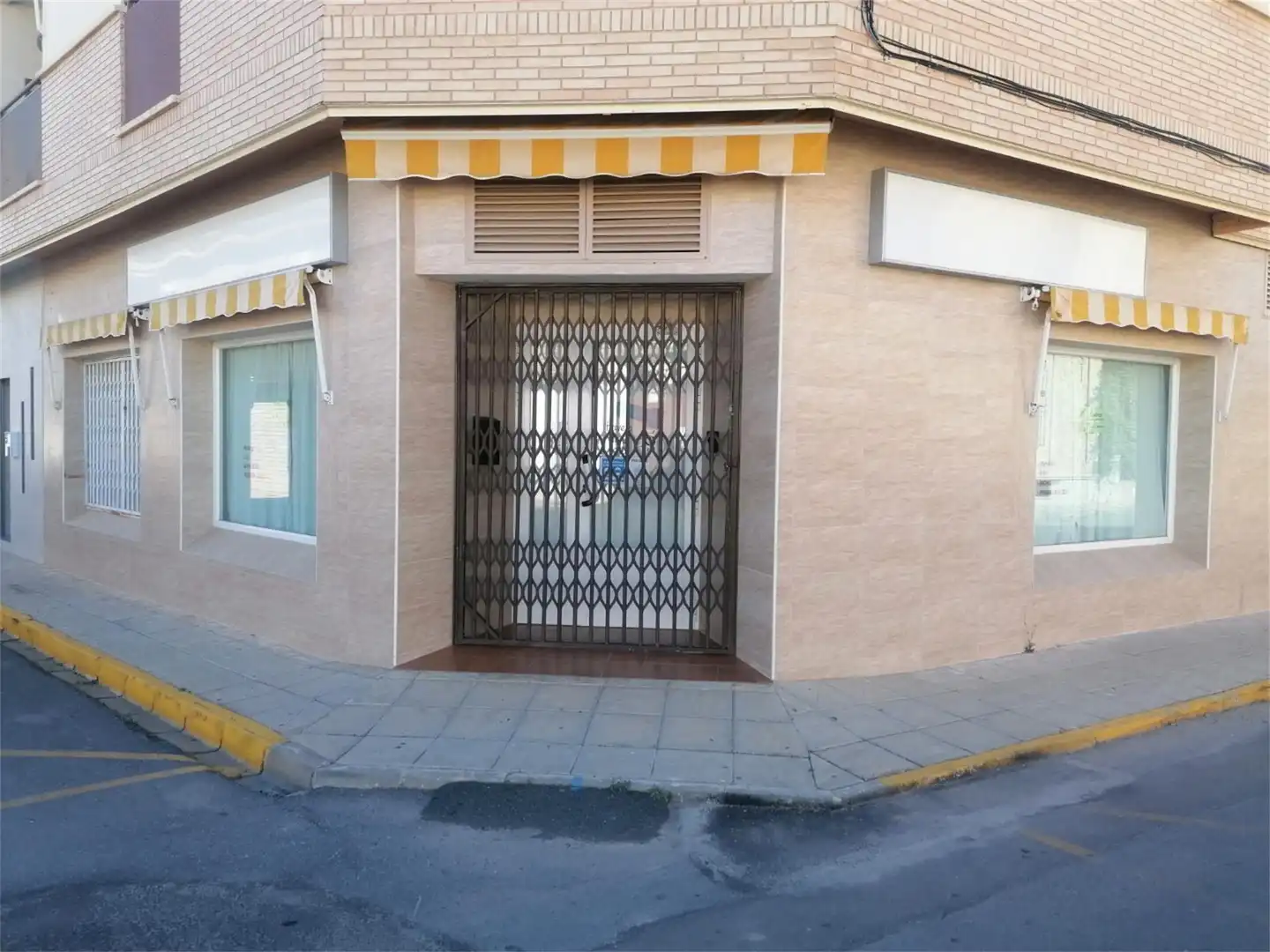 Geschaftsraum zur Miete in Calle Reina María Cristina, 6, Carrión de Calatrava Außenansicht von Geschaftsraum zur Miete in Carrión de Calatrava mit Klimaanlage und Heizung