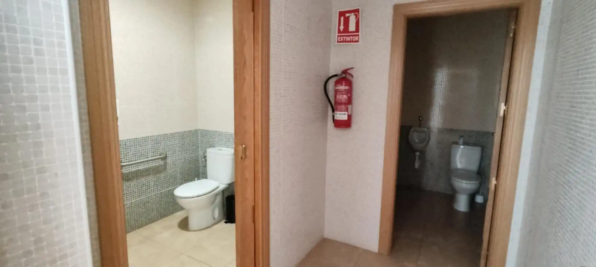 Geschaftsraum zur Miete in Calle Reina María Cristina, 6, Carrión de Calatrava Badezimmer von Geschaftsraum zur Miete in Carrión de Calatrava mit Klimaanlage und Heizung