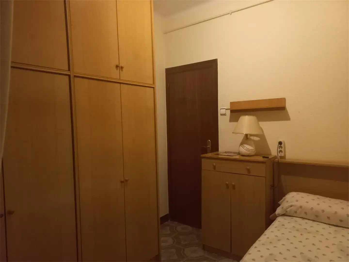 Room in Carrer Modern, 42, Santa Eulàlia Bedroom of Flat for share in L'Hospitalet de Llobregat with Furnished, Oven and Washing machine