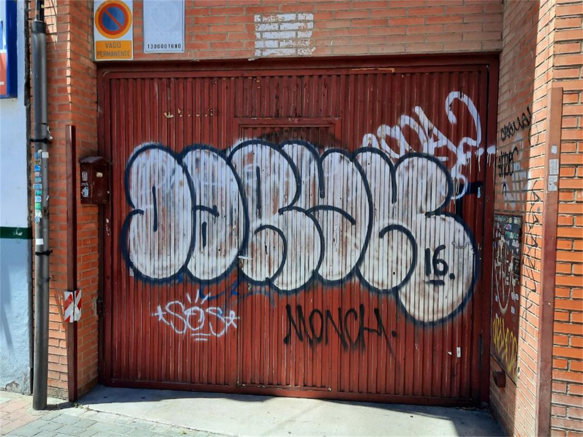 Exterior view of Garage for sale in  Madrid Capital