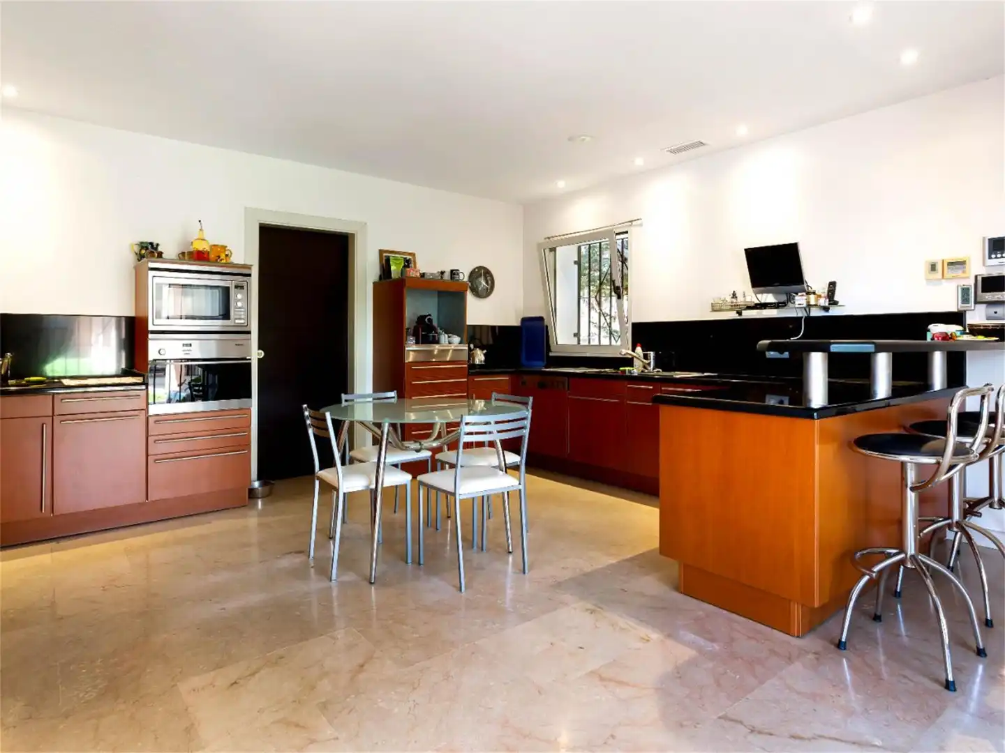 Houses for sale in Calle Olmedo, 10, La Capellanía - El Higuerón Kitchen of Houses for sale in Benalmádena with Air Conditioner, Heating and Private garden