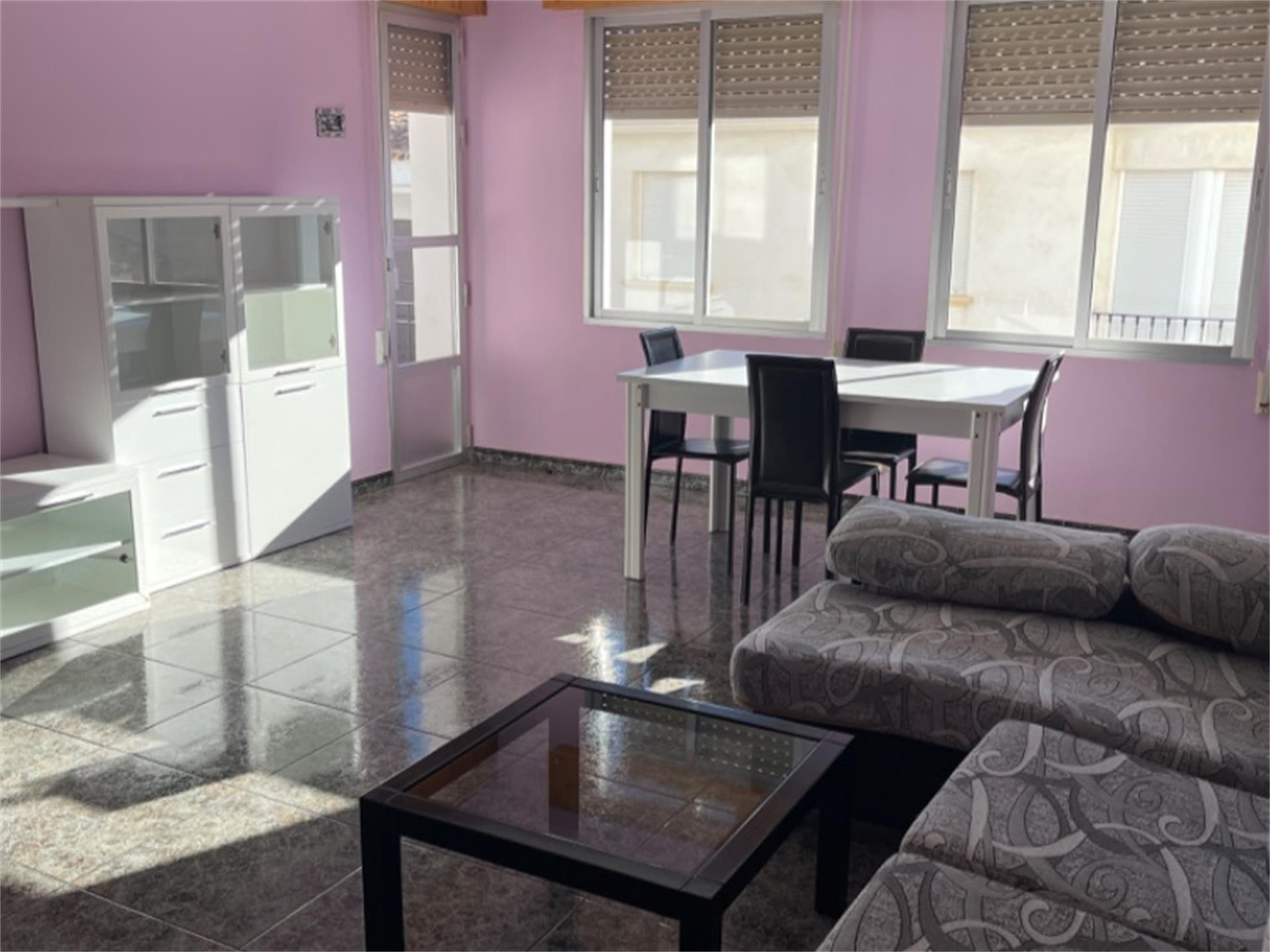 Sala d'estar de Pis en venda en Tarazona de la Mancha amb Calefacció, Terrassa i Moblat