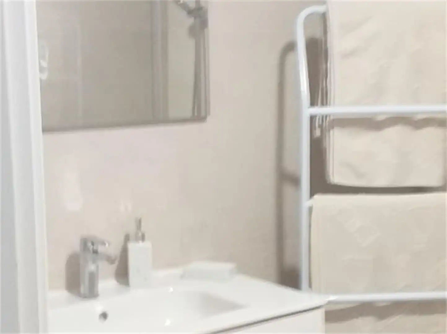 Wohnung zur Miete in Calle Silvestre Sánchez Sierra, Capuchinos - Glorieta - Ciudad Jardín Badezimmer von Wohnung zur Miete in Salamanca mit Heizung, Privatgarten und Parkett