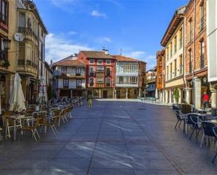 Vista exterior de Àtic en venda en Cervera de Pisuerga amb Calefacció, Parquet i Moblat