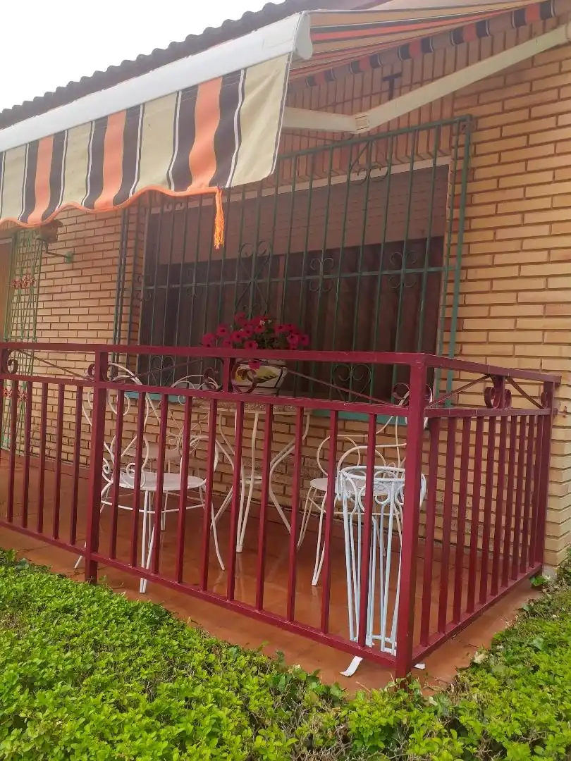 Casa o xalet en venda a Calle La Plata, Viguera Terrassa de Casa o xalet en venda en Viguera amb Calefacció, Jardí privat i Terrassa