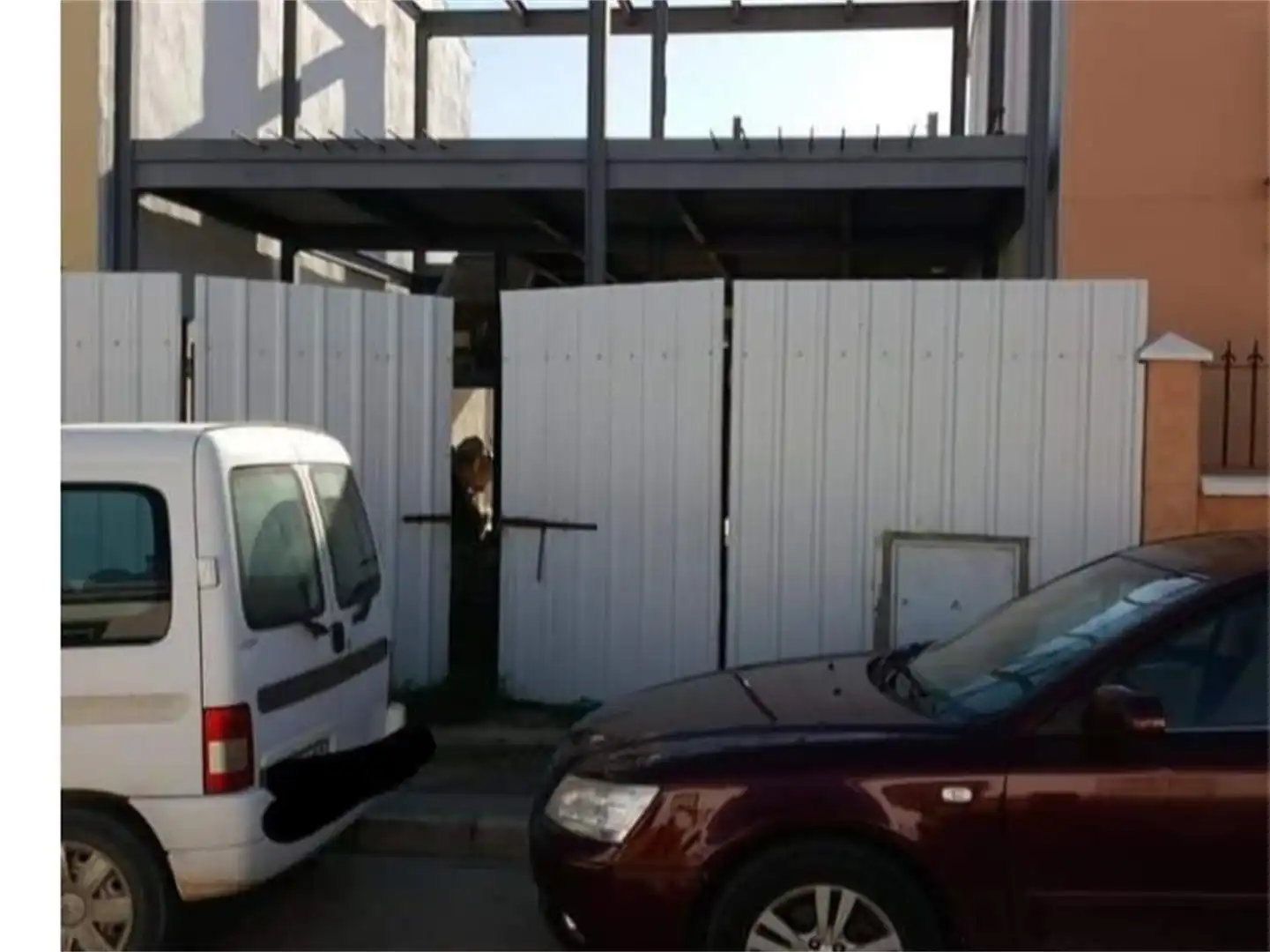 Aparcament de Casa adosada en venda en Hinojos