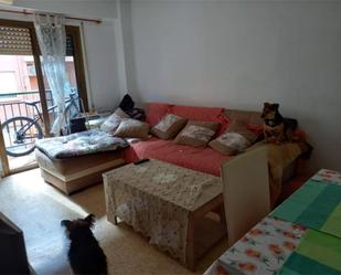 Living room of Flat for sale in  Valencia Capital  with Storage room, Furnished and Oven