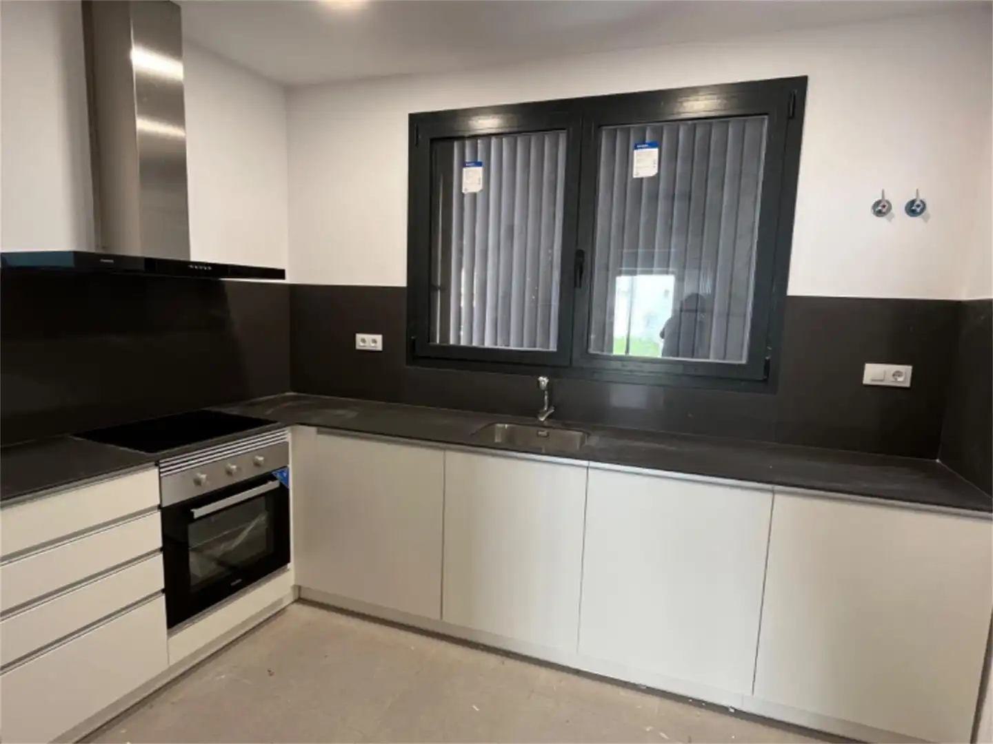 Wohnung zum Verkauf in Carrer de Pere Pelegrí, Pubilla Cases Küche von Wohnung zum Verkauf in L'Hospitalet de Llobregat mit Klimaanlage, Heizung und Privatgarten