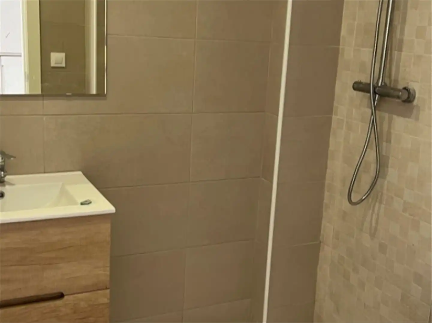 Wohnung zum Verkauf in Carrer de Pere Pelegrí, Pubilla Cases Badezimmer von Wohnung zum Verkauf in L'Hospitalet de Llobregat mit Klimaanlage, Heizung und Privatgarten