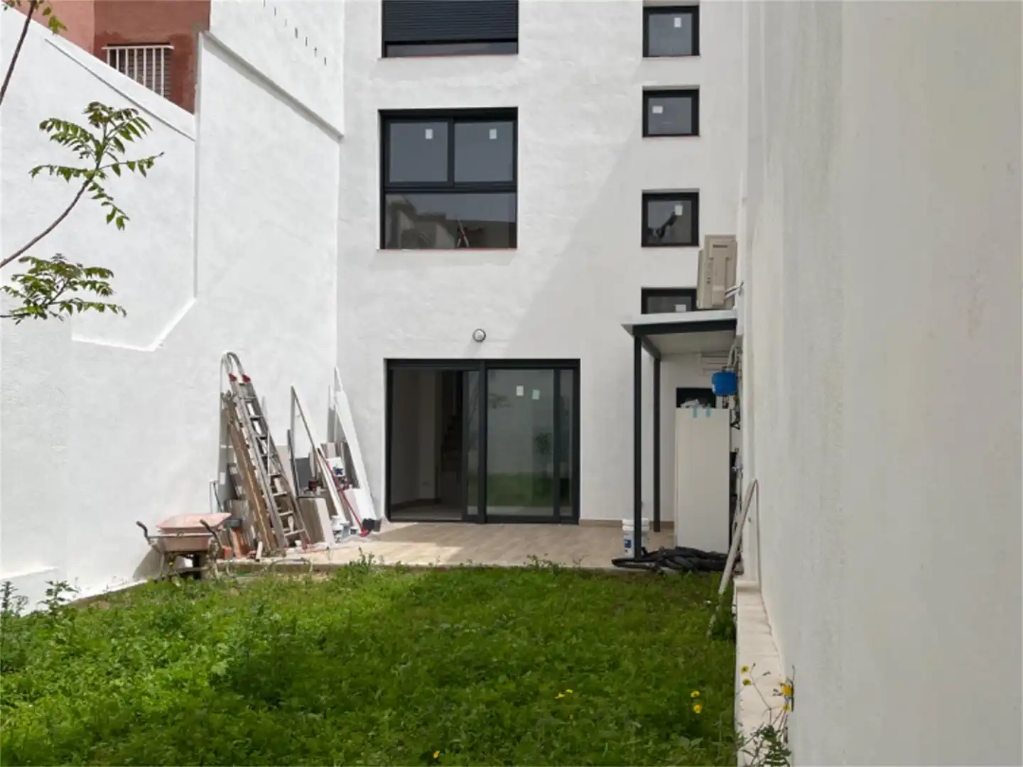 Wohnung zum Verkauf in Carrer de Pere Pelegrí, Pubilla Cases Außenansicht von Wohnung zum Verkauf in L'Hospitalet de Llobregat mit Klimaanlage, Heizung und Privatgarten