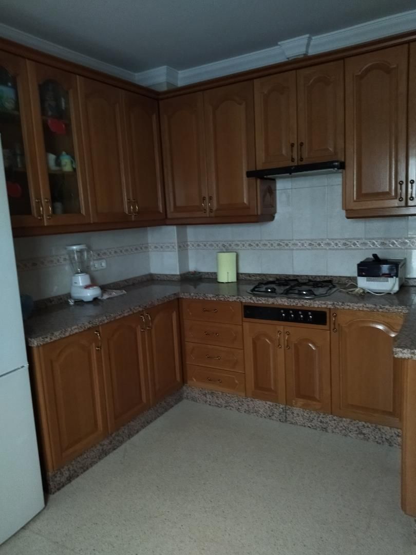 Cuina de Casa adosada en venda en Puente Genil amb Aire condicionat