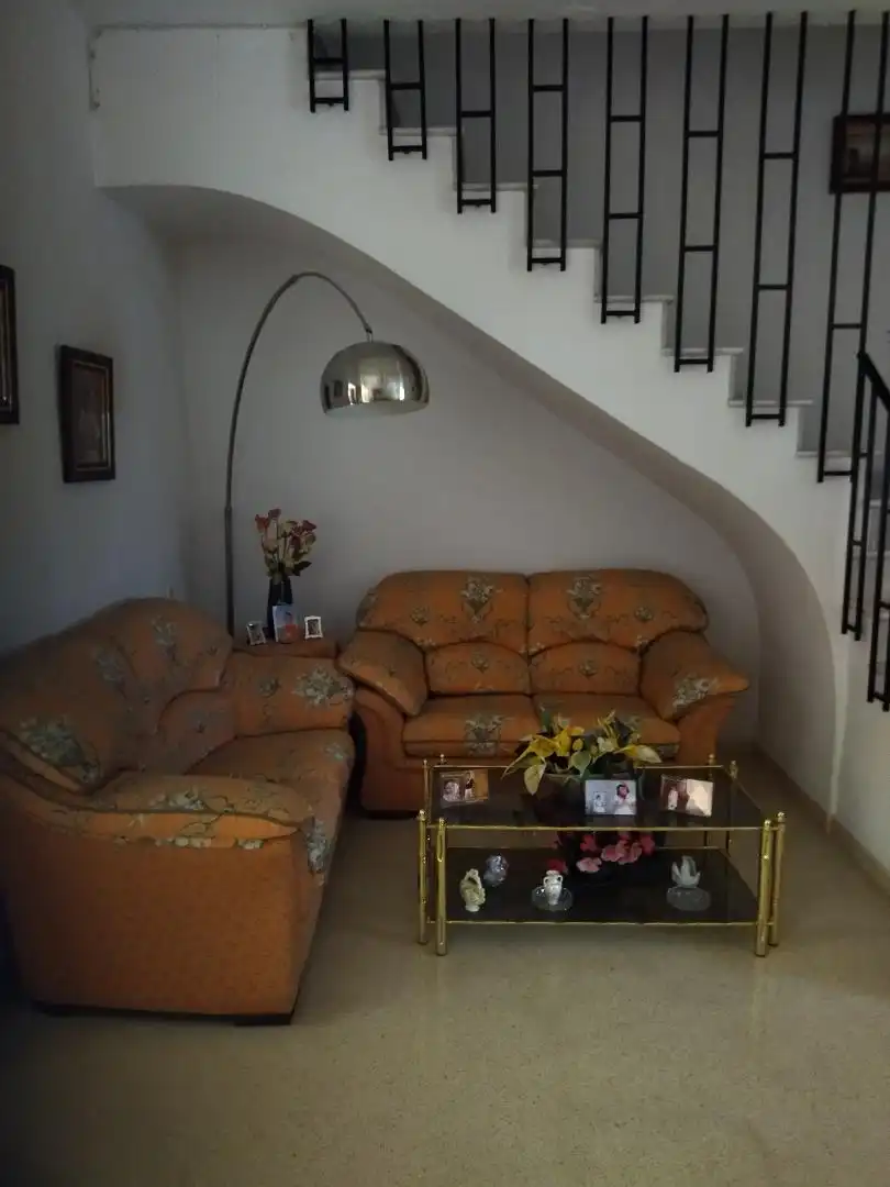 Einfamilien-Reihenhaus zum Verkauf in Calle Cortes Españolas, 16, Puente Genil Wohnzimmer von Einfamilien-Reihenhaus zum Verkauf in Puente Genil mit Klimaanlage und Heizung