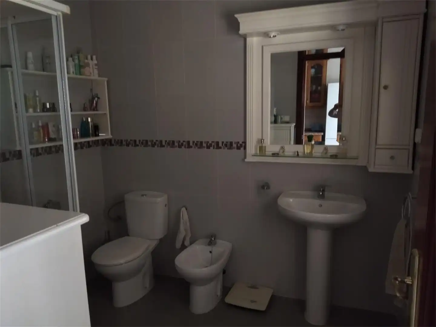 Einfamilien-Reihenhaus zum Verkauf in Calle Cortes Españolas, 16, Puente Genil Badezimmer von Einfamilien-Reihenhaus zum Verkauf in Puente Genil mit Klimaanlage und Heizung