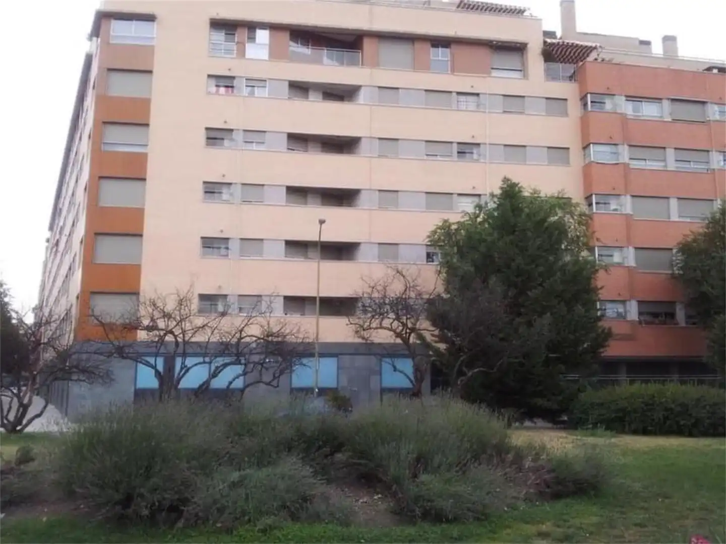 Pis de lloguer a Calle Nebulosas, Delicias Vista exterior de Pis de lloguer en Madrid amb Aire condicionat, Calefacció i Jardí privat