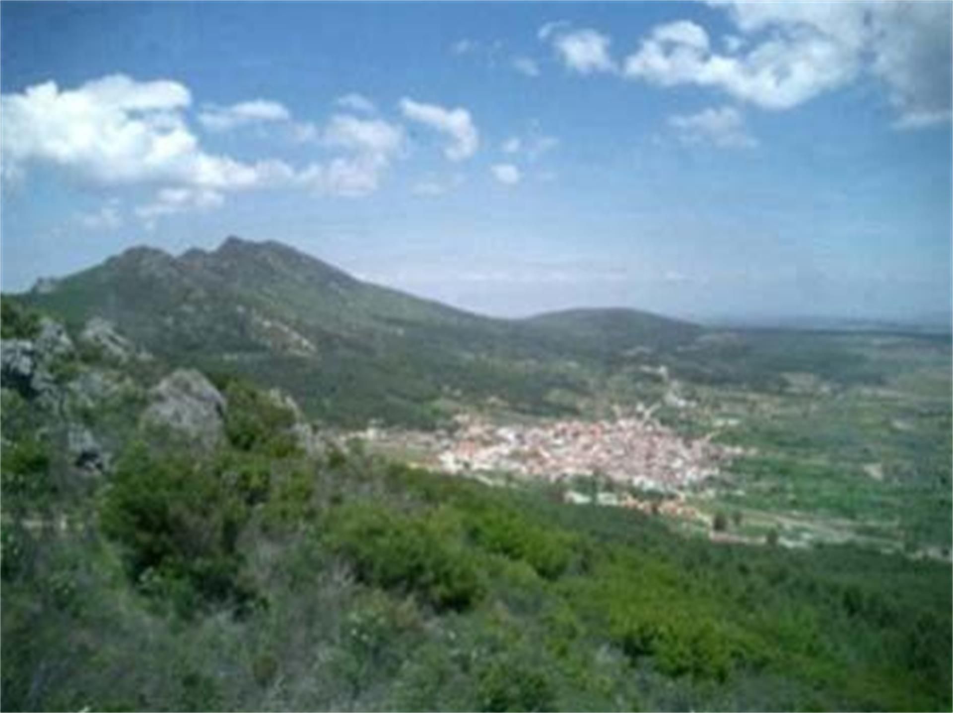 Vista exterior de Casa adosada en venda en Puerto de San Vicente amb Jardí privat, Moblat i Balcó