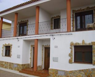 Vista exterior de Casa adosada en venda en Molinicos amb Balcó