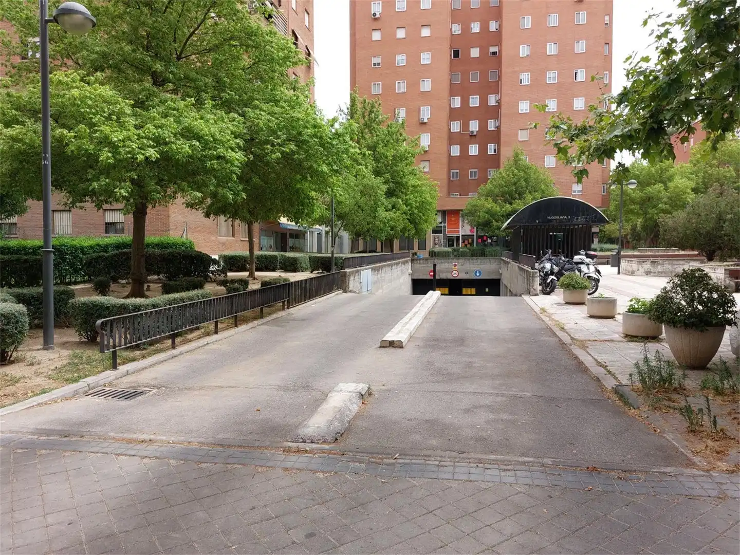 Exterior view of Garage for rent in Leganés