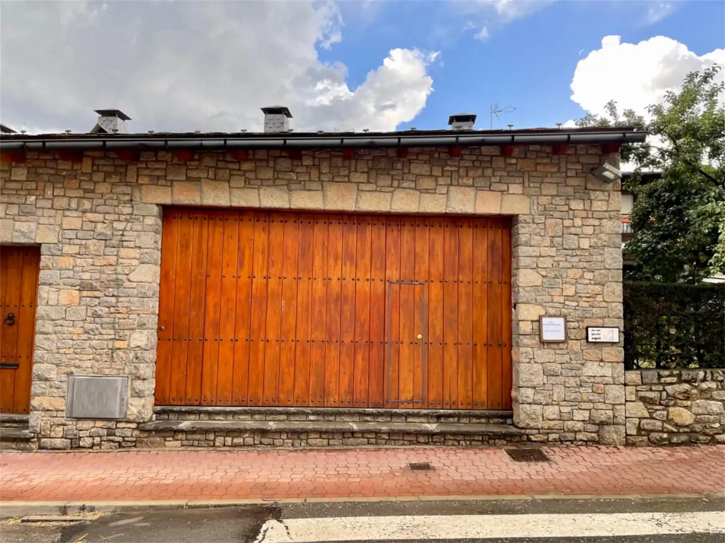 Geschaftsraum zur Miete in Camí Reial, 34, Bellver de Cerdanya Außenansicht von Geschaftsraum zur Miete in Bellver de Cerdanya mit Klimaanlage, Heizung und Möbliert