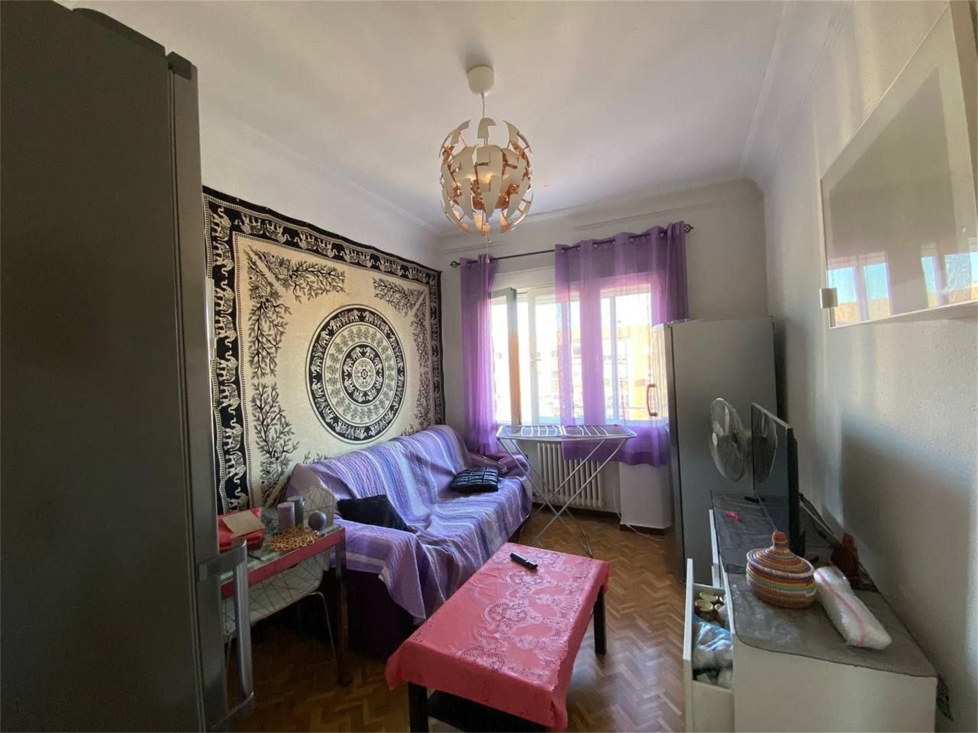 Attic to share in Calle de José Martínez de Velasco, 32, Estrella