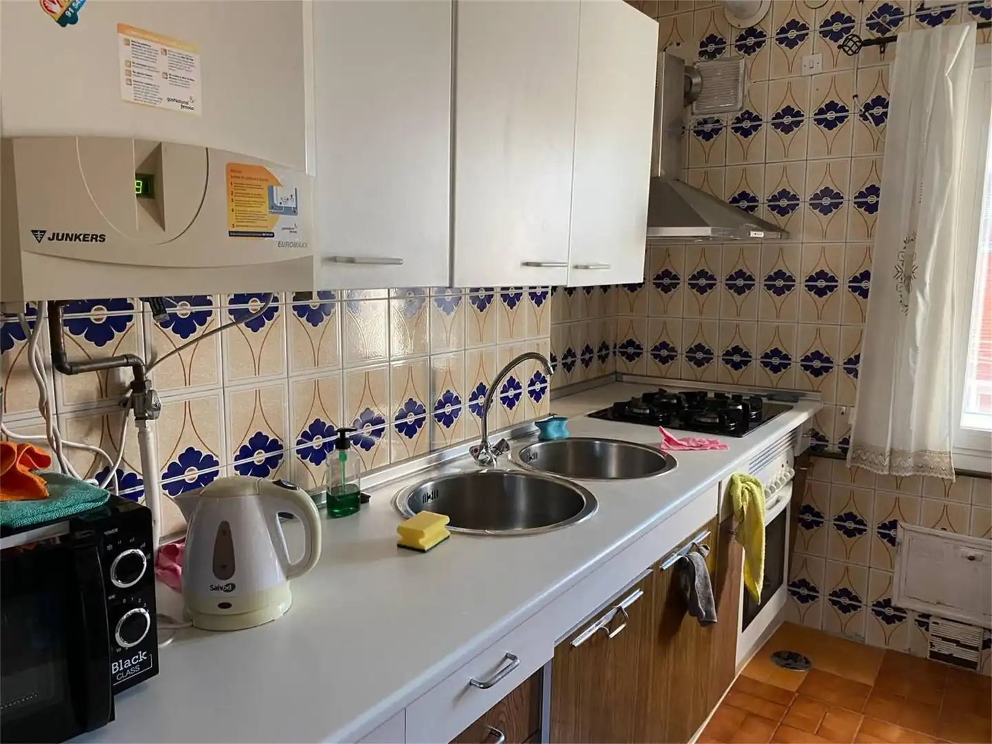 Room in Calle de José Martínez de Velasco, 32, Estrella