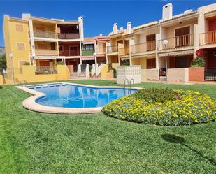 Vista exterior de Casa adosada en venda en Oropesa del Mar / Orpesa amb Aire condicionat, Terrassa i Piscina