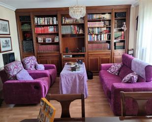 Sala d'estar de Pis en venda en Yecla amb Terrassa i Balcó