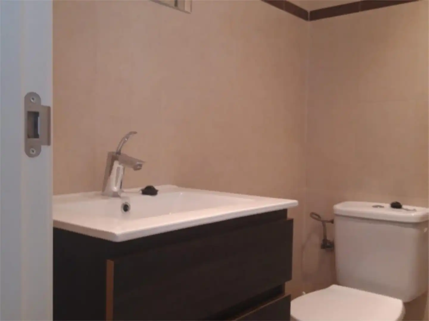 Baño de Piso en venta en Andújar con Aire acondicionado, Terraza y Amueblado