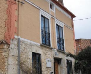 Vista exterior de Casa adosada en venda en Torresandino amb Balcó