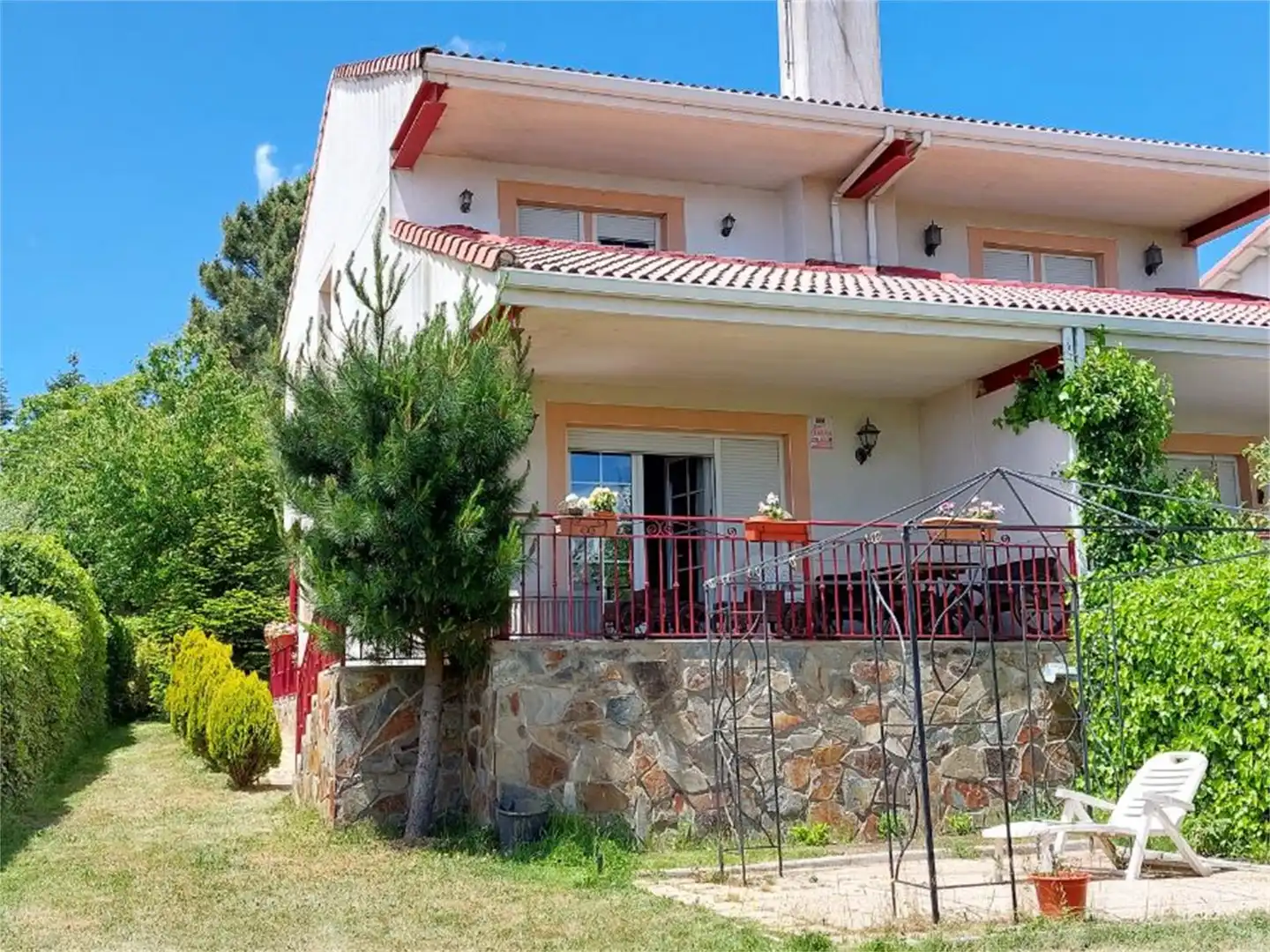 Haus oder Chalet zum Verkauf in Avenida Herradón, 25, Herradón de Pinares Außenansicht von Haus oder Chalet zum Verkauf in Herradón de Pinares mit Heizung, Privatgarten und Terrasse