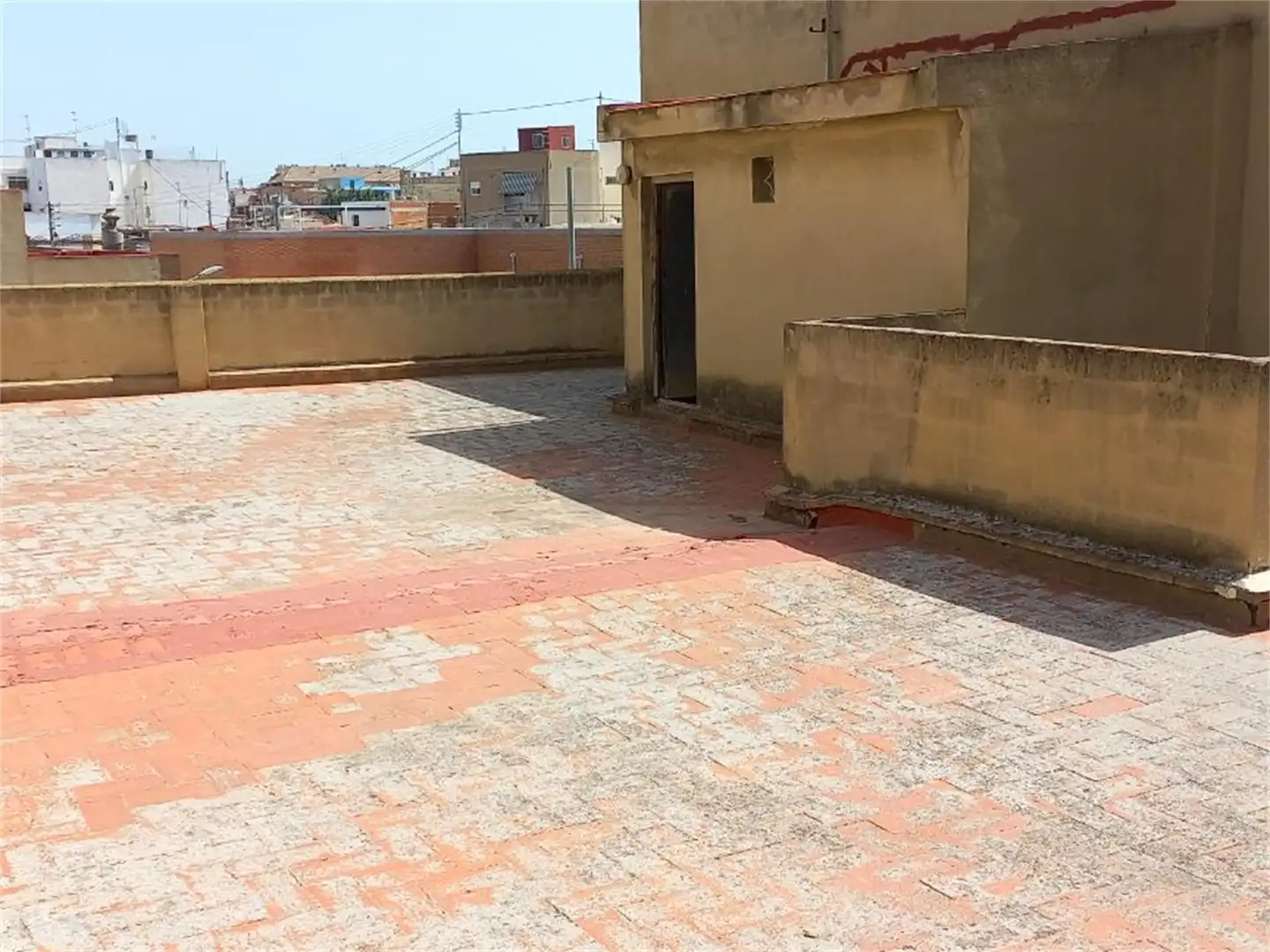 Casa adosada en venda a Calle Periodista Matoses, El Castellar i l'Oliverar Terrassa de Casa adosada en venda en Valencia Capital amb Terrassa