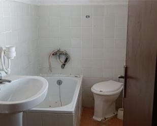 Bathroom of Flat for sale in Mengíbar  with Balcony