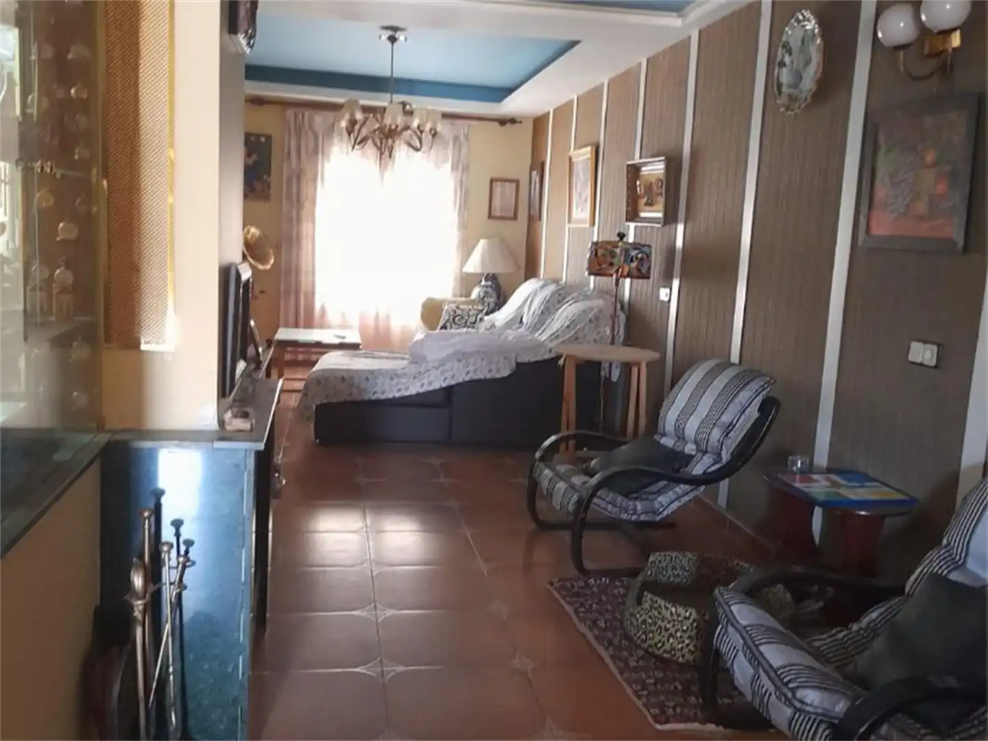 Sala d'estar de Casa adosada en venda en Viso del Marqués amb Aire condicionat, Jardí privat i Parquet