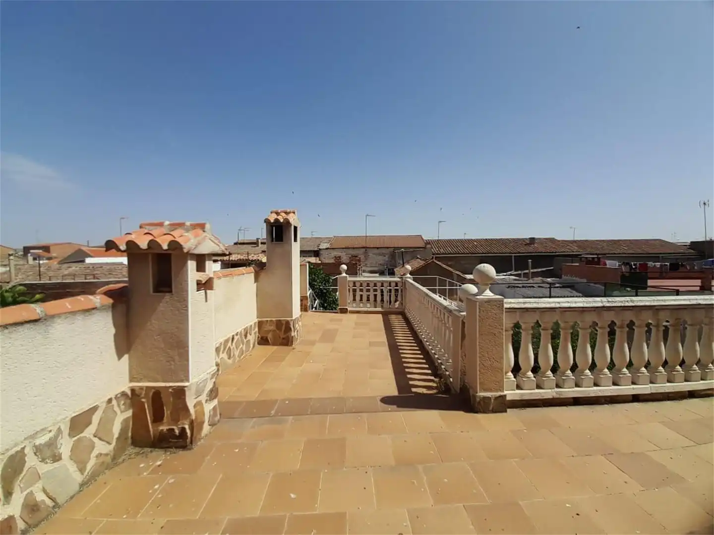 Terrassa de Casa adosada en venda en Viso del Marqués amb Aire condicionat, Jardí privat i Parquet