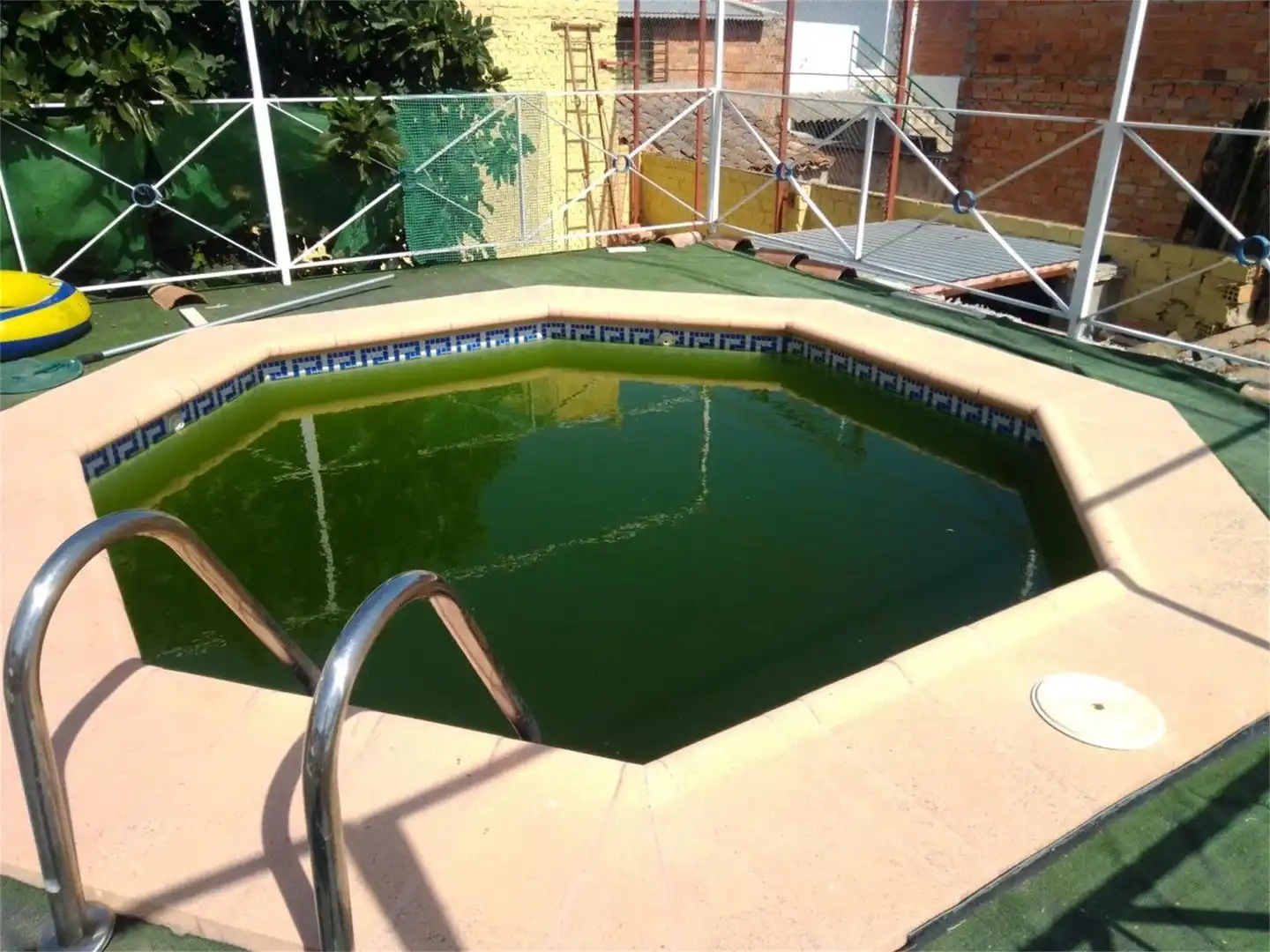 Piscina de Casa adosada en venda en Viso del Marqués amb Aire condicionat, Jardí privat i Parquet