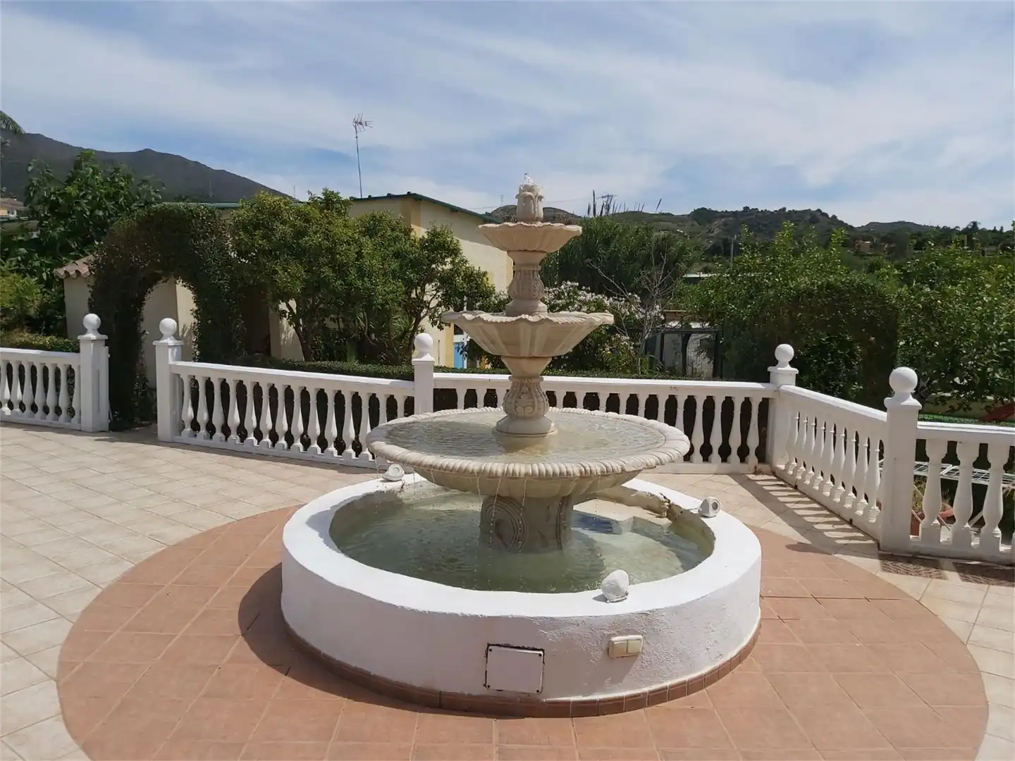 Vista exterior de Finca rústica en venda en Estepona amb Aire condicionat, Terrassa i Piscina