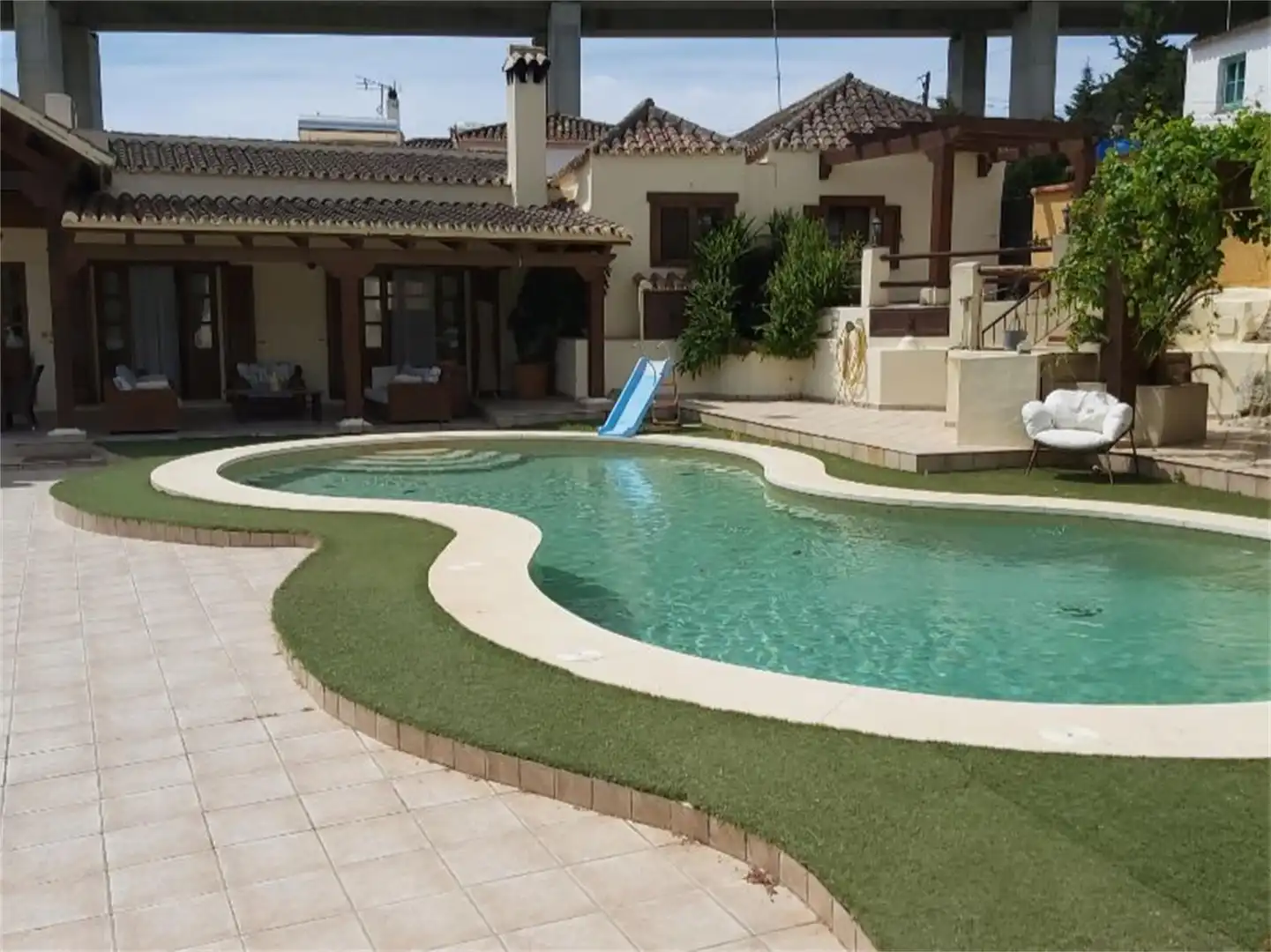 Piscina de Finca rústica en venda en Estepona amb Aire condicionat, Terrassa i Piscina