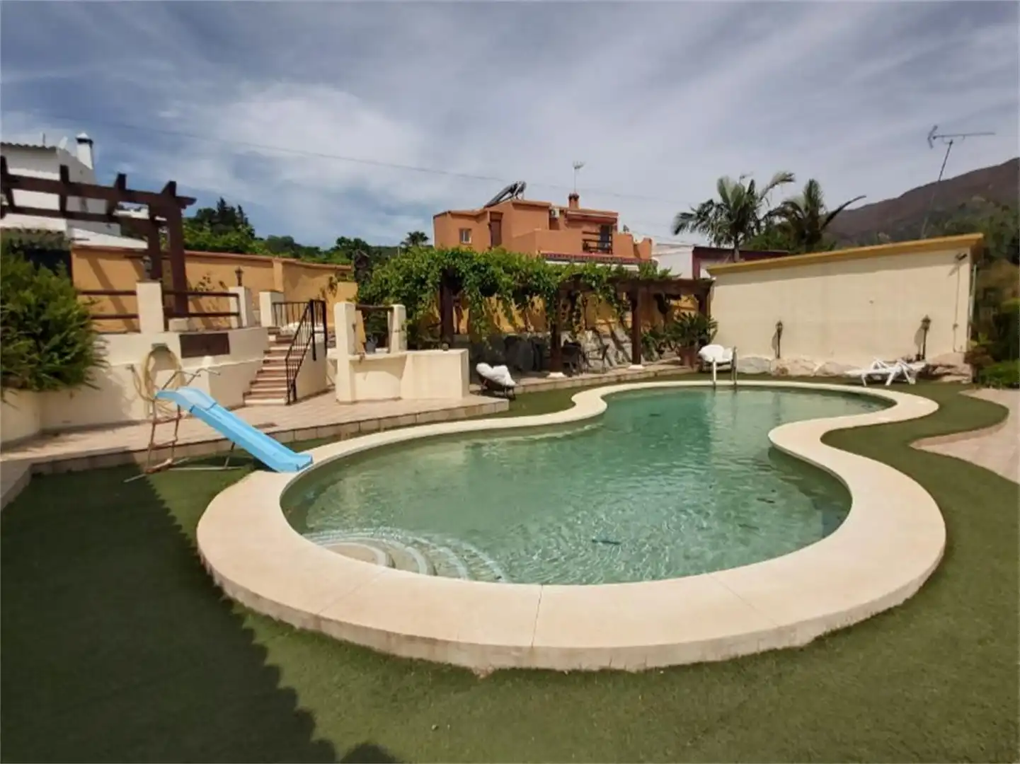 Piscina de Finca rústica en venda en Estepona amb Aire condicionat, Terrassa i Piscina