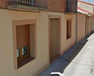 Vista exterior de Casa adosada en venda en Tabanera de Cerrato amb Piscina