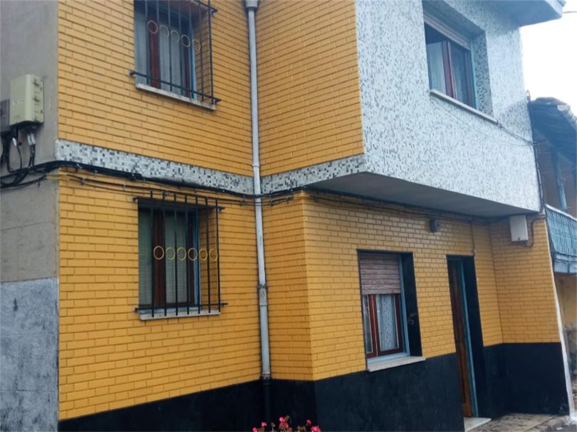 Exterior view of Single-family semi-detached for sale in San Martín del Rey Aurelio  with Furnished and Balcony