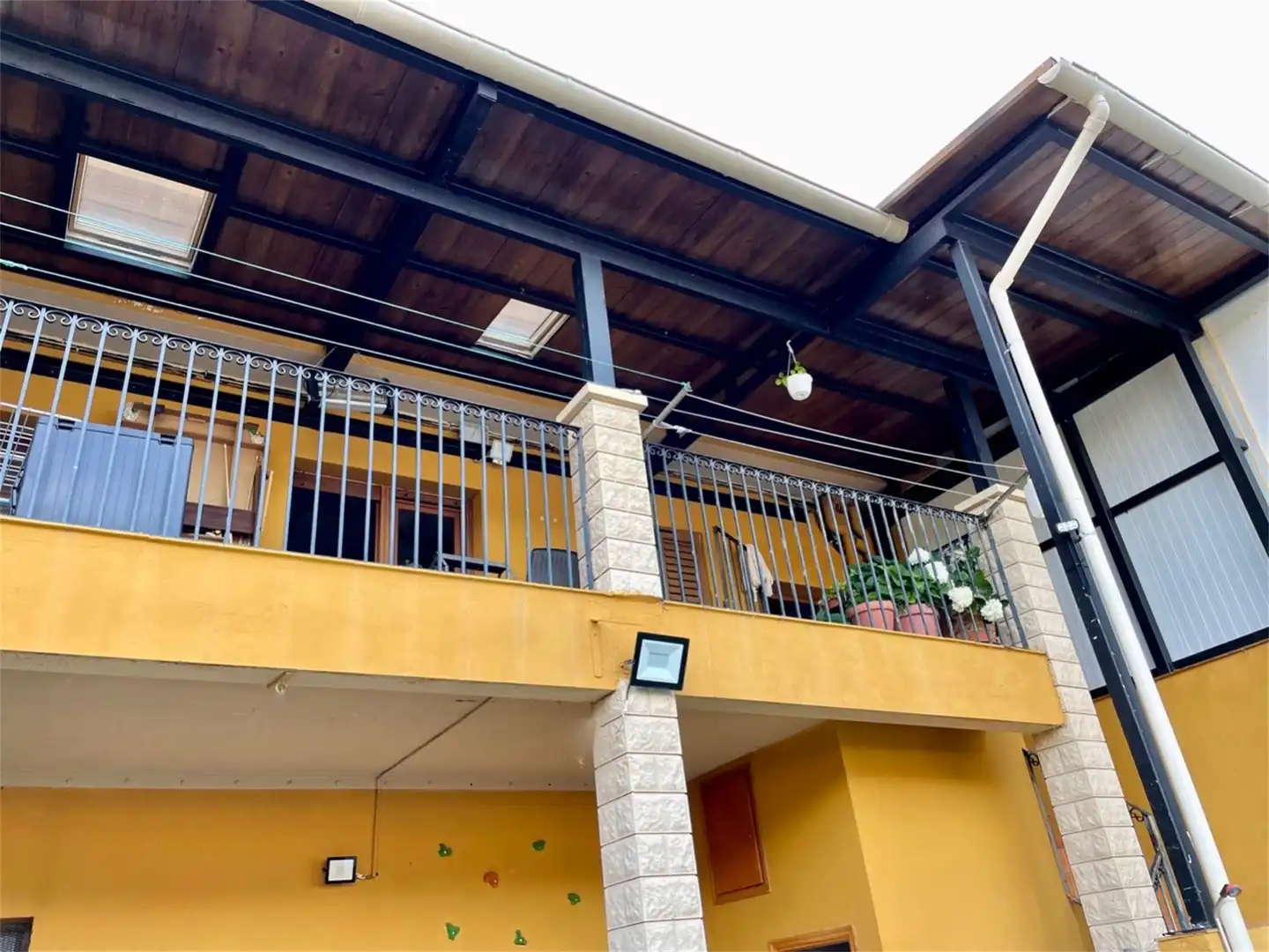 Casa o chalet en venta en Calle Rodá, 43, Barbastro Terraza de Casa o chalet en venta en Barbastro con Aire acondicionado, Calefacción y Parquet