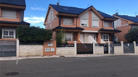 Photo 2 of Houses for sale in Calle Rey Fernando, Villaquilambre, León