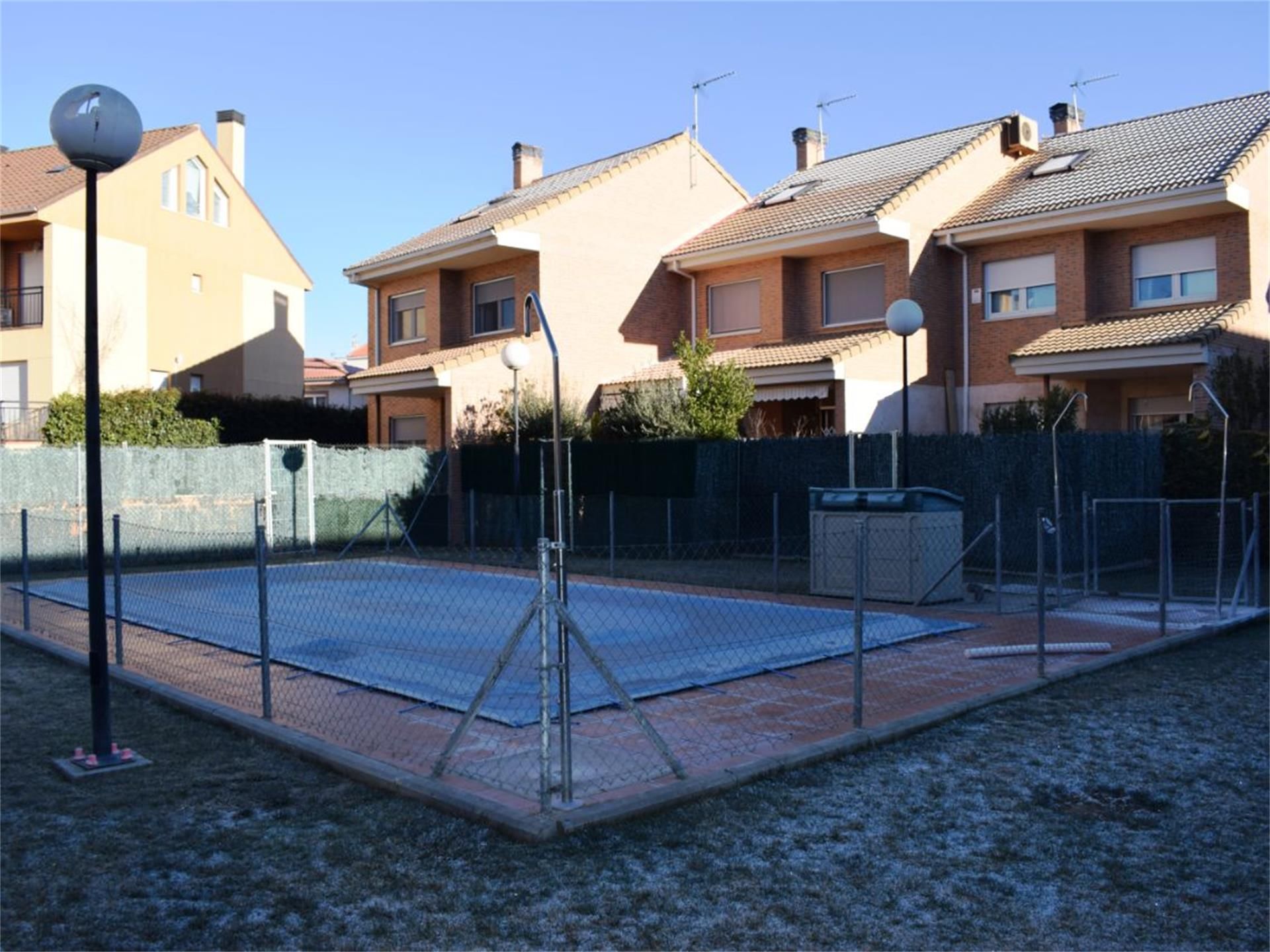 Piscina de Casa o xalet en venda en Monfarracinos amb Aire condicionat, Calefacció i Jardí privat