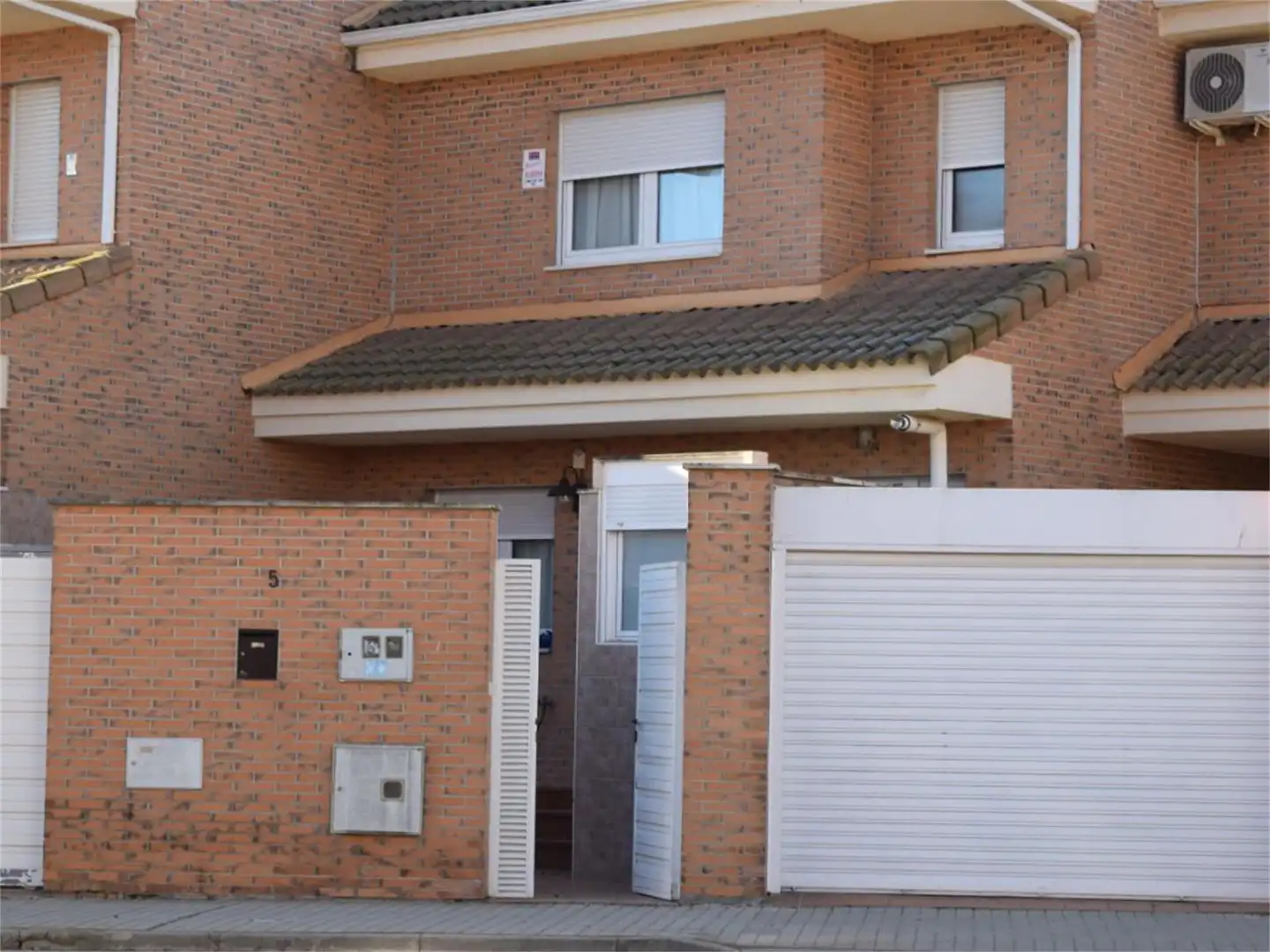 Casa o chalet en venta en Calle D. Andrés Cid, 5, Monfarracinos Vista exterior de Casa o chalet en venta en Monfarracinos con Aire acondicionado y Piscina