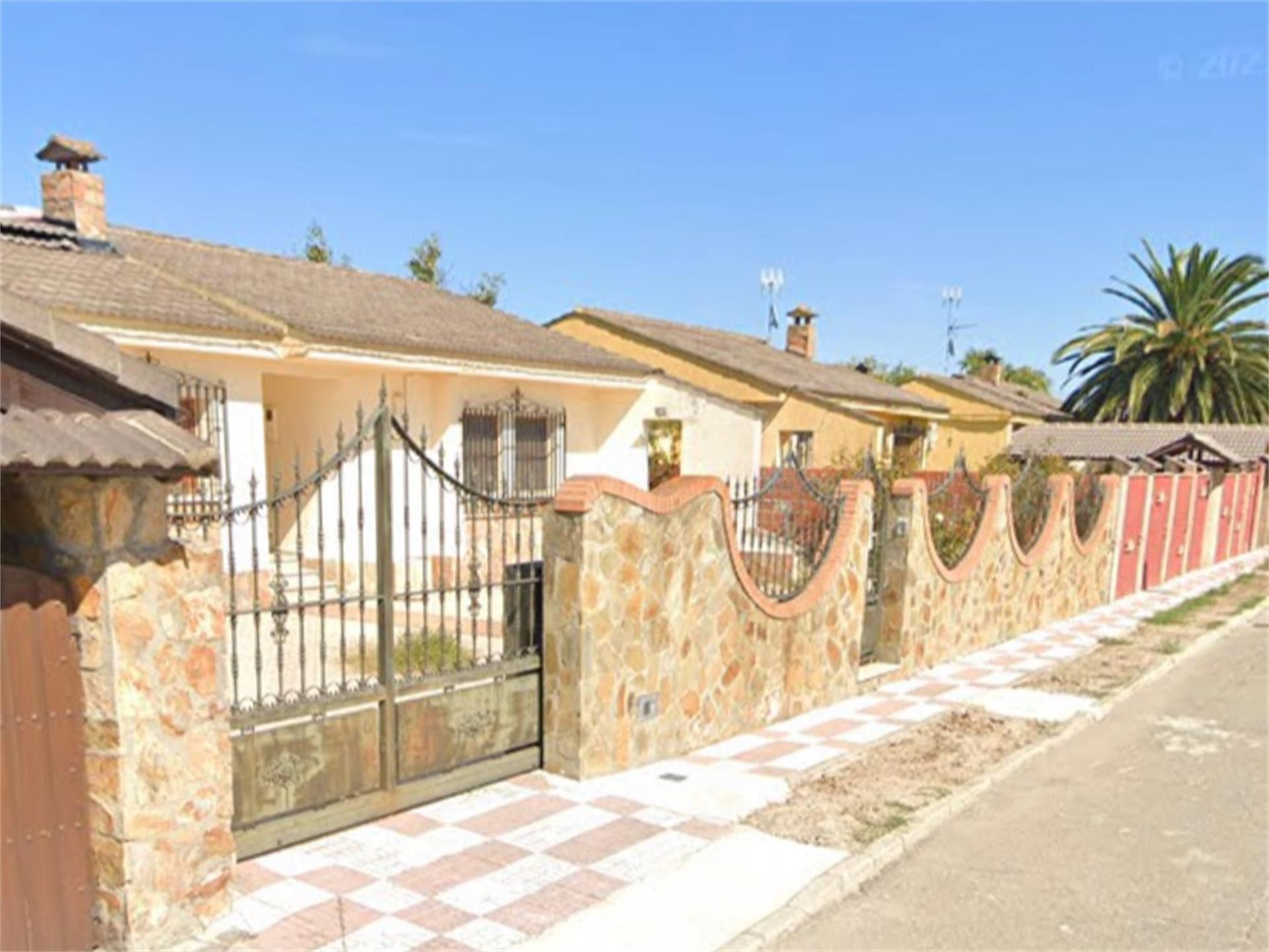 Exterior view of Flat for sale in Saucedilla  with Air Conditioner, Private garden and Furnished
