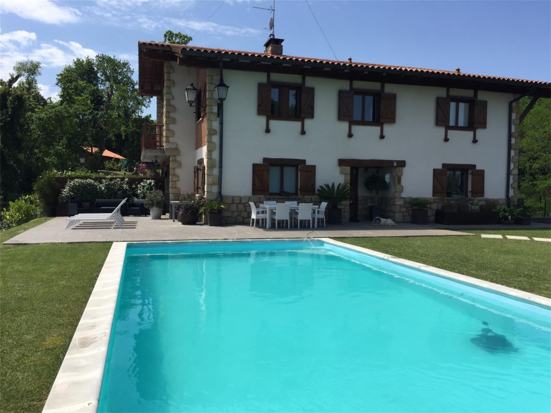 Einfamilien-Reihenhaus miete in Gornutz-Montaña auzoa, Hondarribia