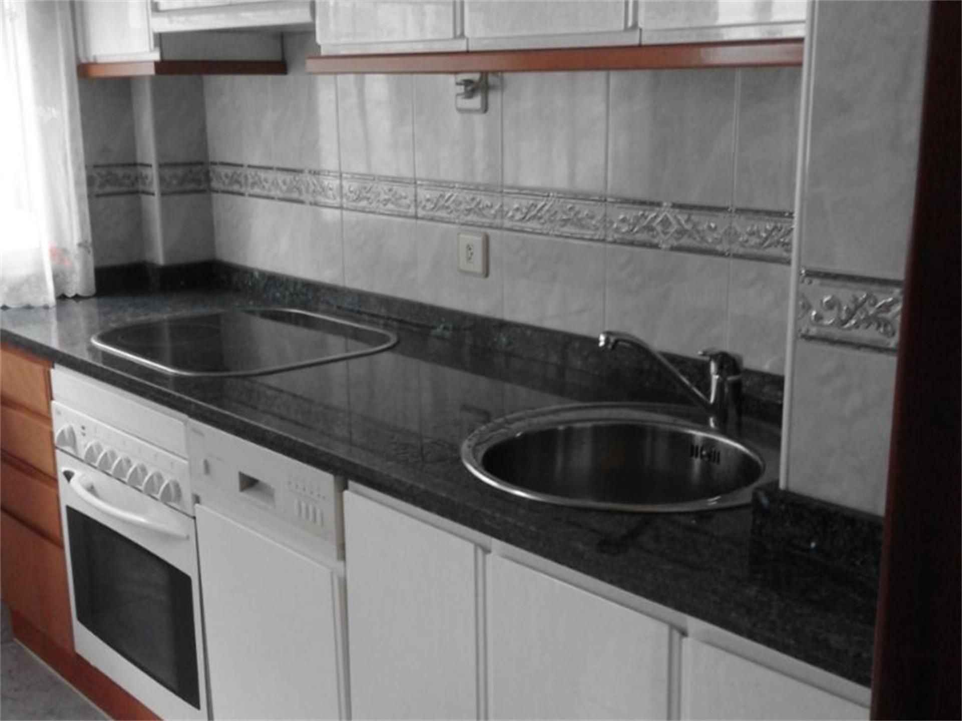 Cuina de Pis de lloguer en Salamanca Capital amb Calefacció, Moblat i Balcó