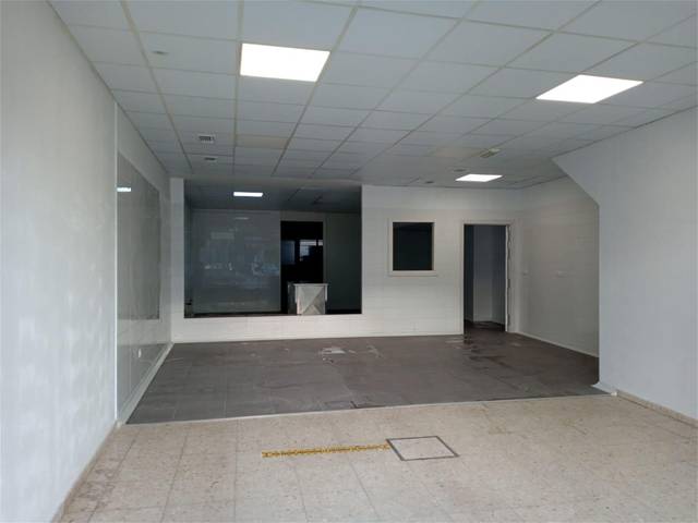 Local comercial en Alquiler en Plaza de la Trianilla, 27 en Torre Cruz - Los Molinos